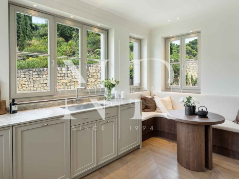 Villa en Urbanización La Zagaleta completamente renovada en venta