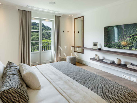 Villa en Urbanización La Zagaleta completamente renovada en venta