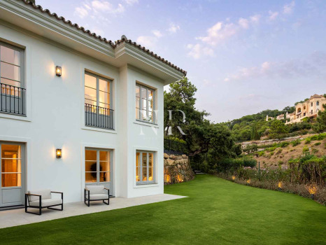 Villa en Urbanización La Zagaleta completamente renovada en venta