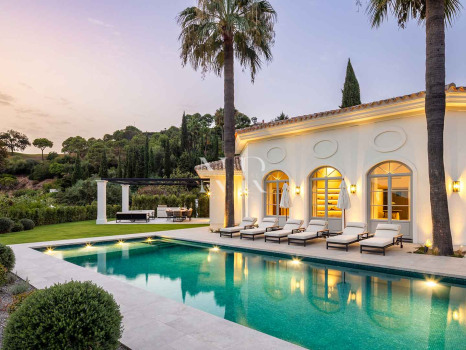 Villa en Urbanización La Zagaleta completamente renovada en venta
