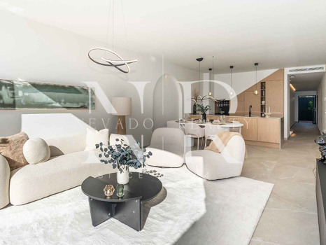 Maison mitoyenne entièrement rénovée à vendre dans le lotissement La Rinconada
