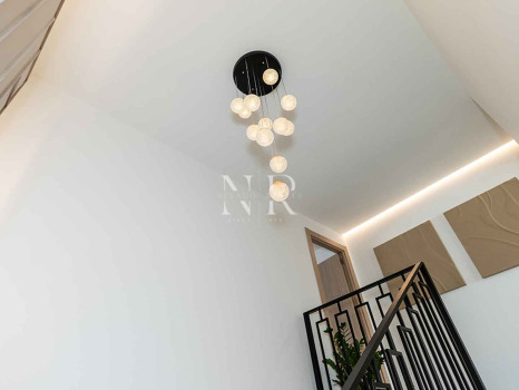 Maison mitoyenne entièrement rénovée à vendre dans le lotissement La Rinconada