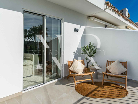 Maison mitoyenne entièrement rénovée à vendre dans le lotissement La Rinconada