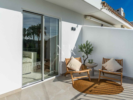 Maison mitoyenne entièrement rénovée à vendre dans le lotissement La Rinconada