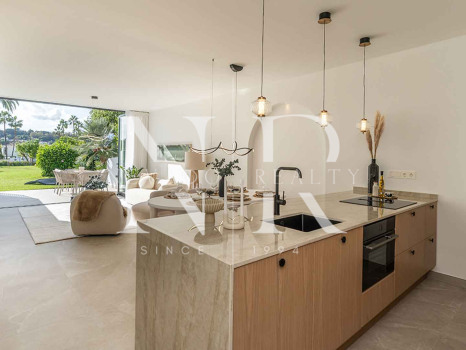 Maison mitoyenne entièrement rénovée à vendre dans le lotissement La Rinconada