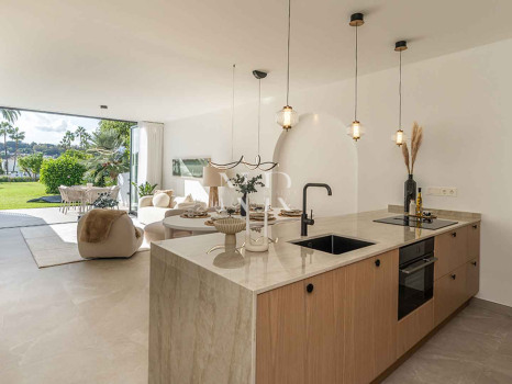 Maison mitoyenne entièrement rénovée à vendre dans le lotissement La Rinconada