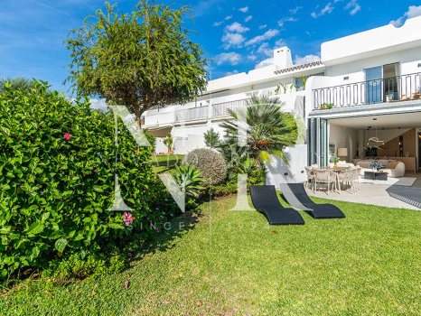 Maison mitoyenne entièrement rénovée à vendre dans le lotissement La Rinconada