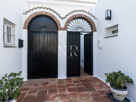 Maison mitoyenne entièrement rénovée à vendre dans le lotissement La Rinconada
