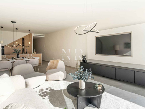 Maison mitoyenne entièrement rénovée à vendre dans le lotissement La Rinconada