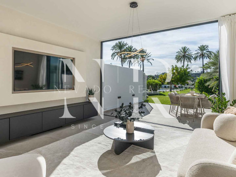 Maison mitoyenne entièrement rénovée à vendre dans le lotissement La Rinconada