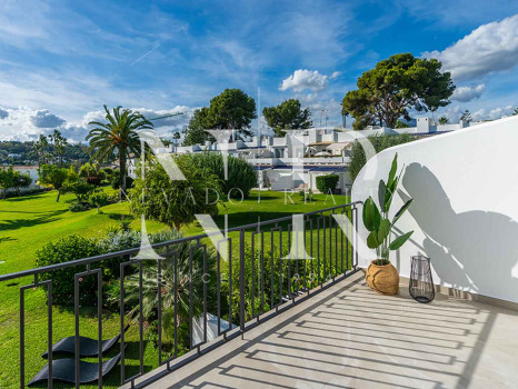 Maison mitoyenne entièrement rénovée à vendre dans le lotissement La Rinconada
