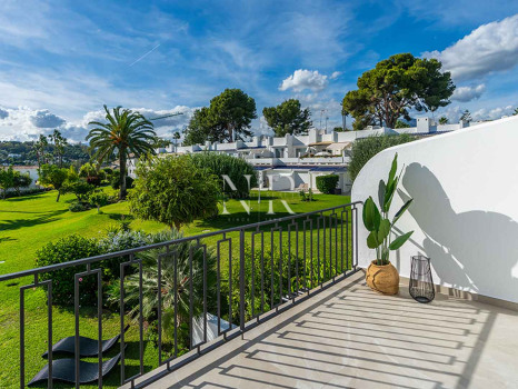 Maison mitoyenne entièrement rénovée à vendre dans le lotissement La Rinconada