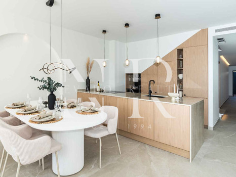 Maison mitoyenne entièrement rénovée à vendre dans le lotissement La Rinconada