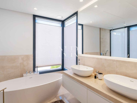 Villa en El Paraíso de diseño en venta