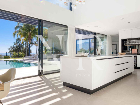 Villa en La Alquería con vistas panorámicas al mar y al golf en venta