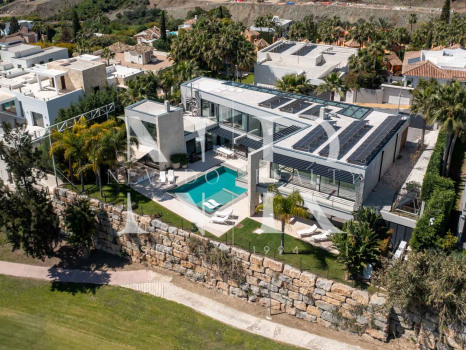 Villa en La Alquería con vistas panorámicas al mar y al golf en venta