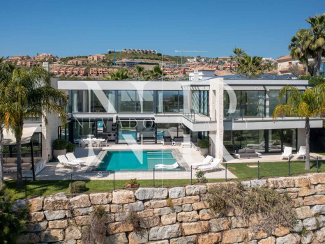 Villa en La Alquería con vistas panorámicas al mar y al golf en venta