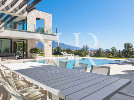 Villa en La Alquería con vistas panorámicas al mar y al golf en venta