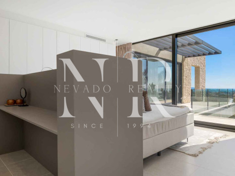 Villa en La Alquería con vistas panorámicas al mar y al golf en venta