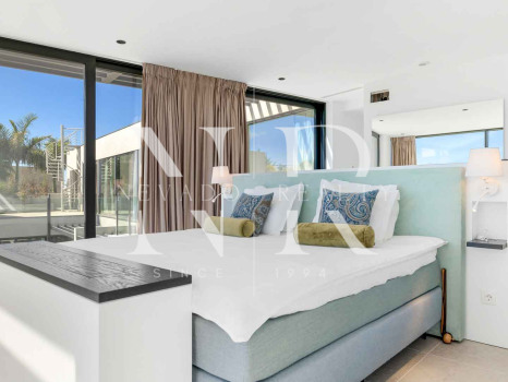 Villa en La Alquería con vistas panorámicas al mar y al golf en venta