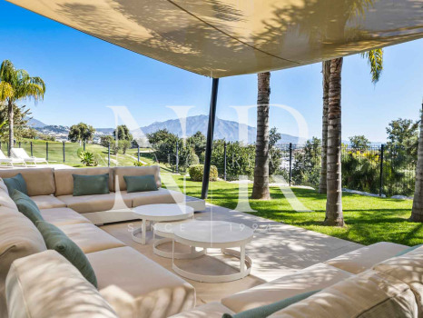 Villa en La Alquería con vistas panorámicas al mar y al golf en venta