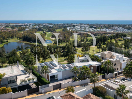 Villa en La Alquería con vistas panorámicas al mar y al golf en venta