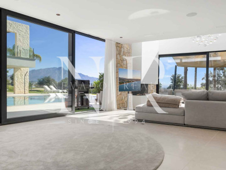 Villa en La Alquería con vistas panorámicas al mar y al golf en venta