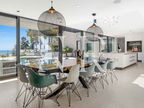 Villa en La Alquería con vistas panorámicas al mar y al golf en venta