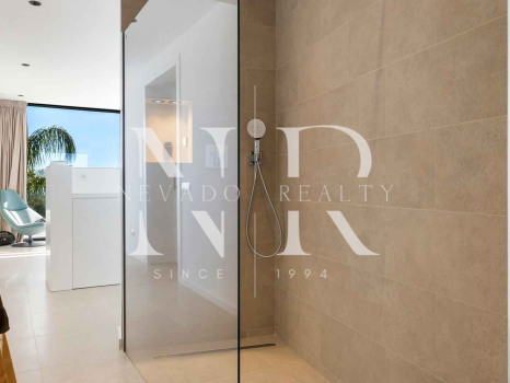 Villa en La Alquería con vistas panorámicas al mar y al golf en venta