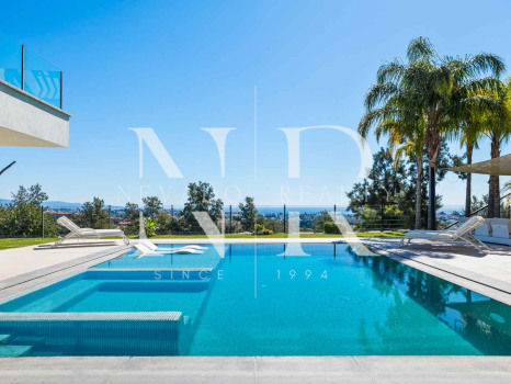 Villa en La Alquería con vistas panorámicas al mar y al golf en venta