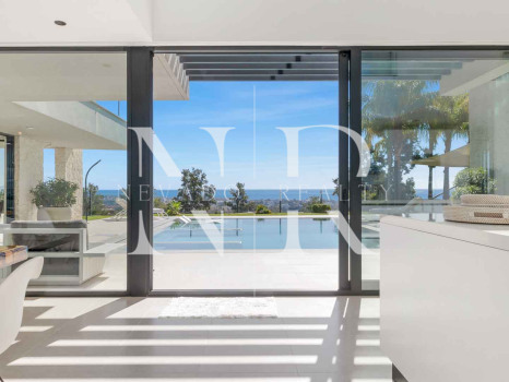 Villa en La Alquería con vistas panorámicas al mar y al golf en venta