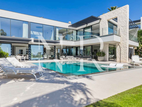 Villa en La Alquería con vistas panorámicas al mar y al golf en venta