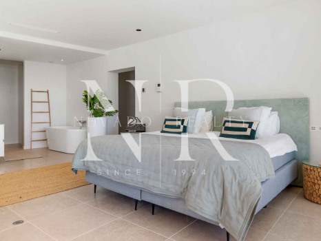 Villa en La Alquería con vistas panorámicas al mar y al golf en venta