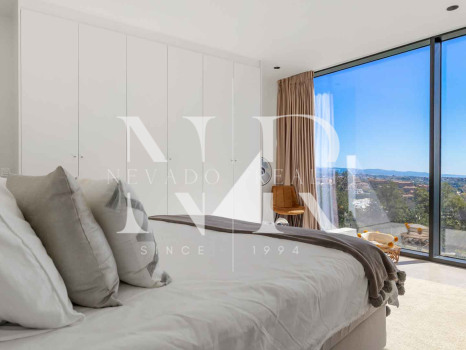 Villa en La Alquería con vistas panorámicas al mar y al golf en venta