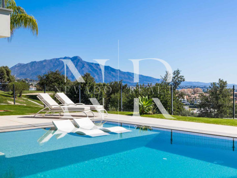 Villa en La Alquería con vistas panorámicas al mar y al golf en venta
