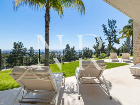 Villa en La Alquería con vistas panorámicas al mar y al golf en venta