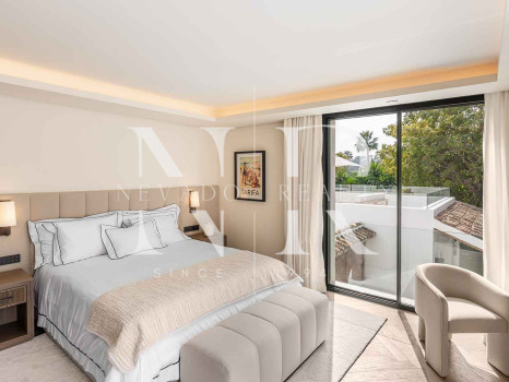 Villa en Nueva Andalucía de diseño contemporáneo en venta
