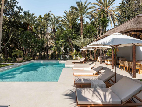Villa en Nueva Andalucía de diseño contemporáneo en venta