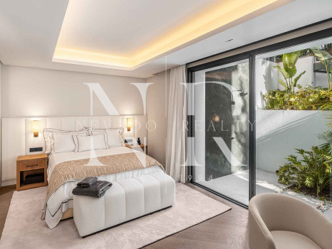Villa en Nueva Andalucía de diseño contemporáneo en venta