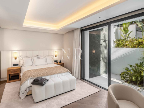 Villa en Nueva Andalucía de diseño contemporáneo en venta