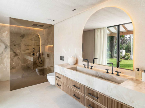 Villa en Nueva Andalucía de diseño contemporáneo en venta