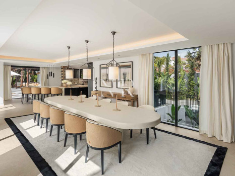 Villa en Nueva Andalucía de diseño contemporáneo en venta