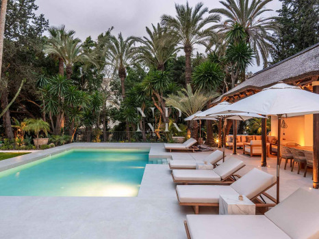 Villa en Nueva Andalucía de diseño contemporáneo en venta