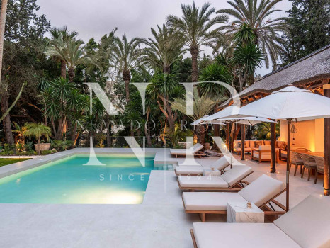 Villa en Nueva Andalucía de diseño contemporáneo en venta