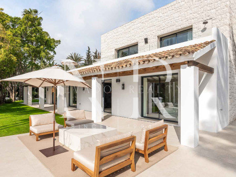 Villa en Nueva Andalucía de diseño contemporáneo en venta