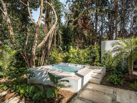 Villa en Nueva Andalucía de diseño contemporáneo en venta