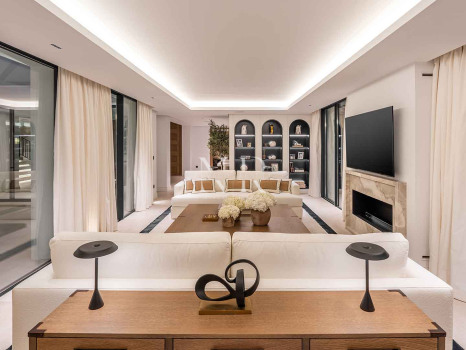 Villa en Nueva Andalucía de diseño contemporáneo en venta
