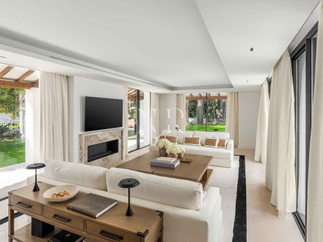 Villa en Nueva Andalucía de diseño contemporáneo en venta