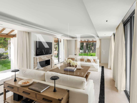Villa en Nueva Andalucía de diseño contemporáneo en venta