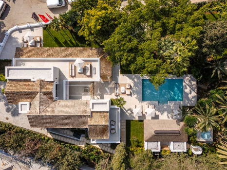 Villa en Nueva Andalucía de diseño contemporáneo en venta